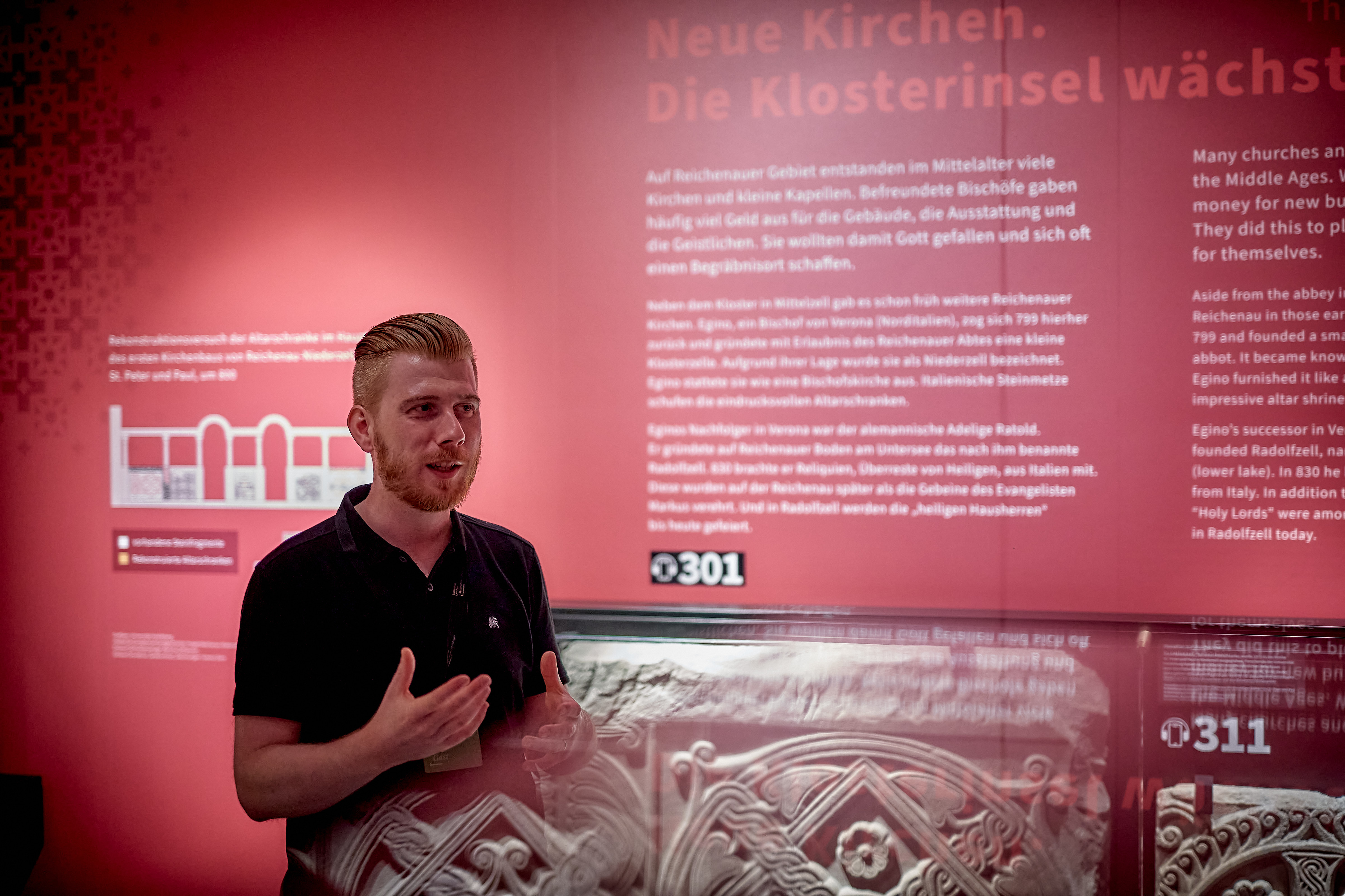 Marvin Gedigk bei einer Führung in der Ausstellung "Welterbe des Mittelalters", Foto: Bruno Kelzer Marvin Gedigk bei einer Führung